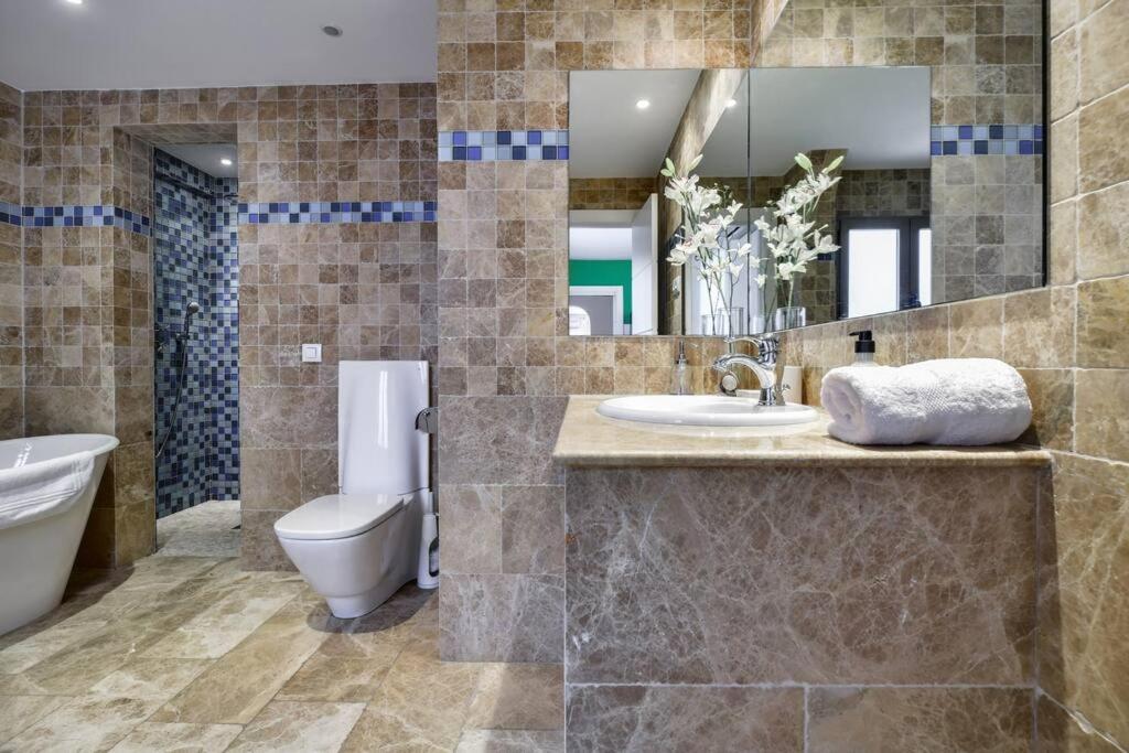 Big Stylish And Modern Apartment In Madrid Centre Экстерьер фото